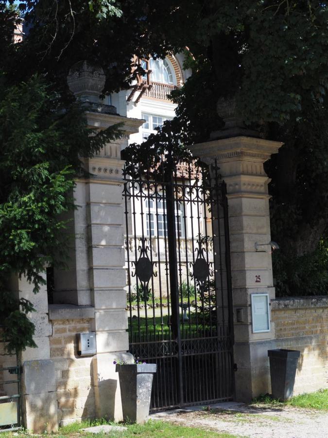 Charming Cottage In Chateau Les Roches Gardens Mont-Saint-Jean (Cote-d'Or) Exterior foto